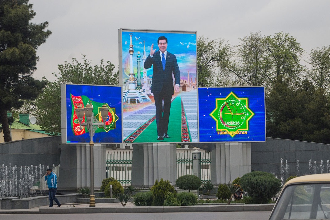 Potęga po godzinach: 10 rzeczy, które powinieneś wiedzieć o Turkmenistanie Potęga po godzinach: 10 rzeczy, które powinieneś wiedzieć o Turkmenistanie